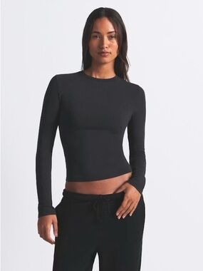 SKIMS black longsleeve size small